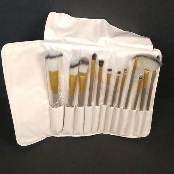Sure Cure Other - Sure Cure 13 Piece Makeup Brush Set W/Travel Case